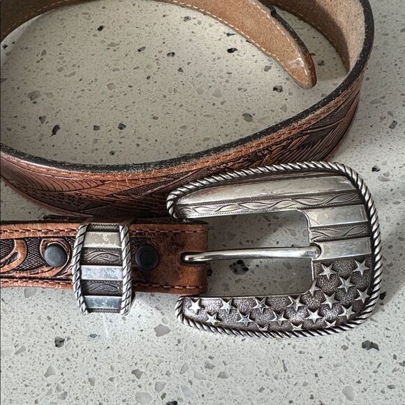 Justin Brown Leather Belt Silver-Tone Buckle USA Flag Western Embossed Size 34 - Picture 12 of 13